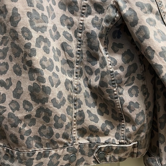 Blanknyx Animal Print Denim Jacket Size Large - Picture 12 of 12